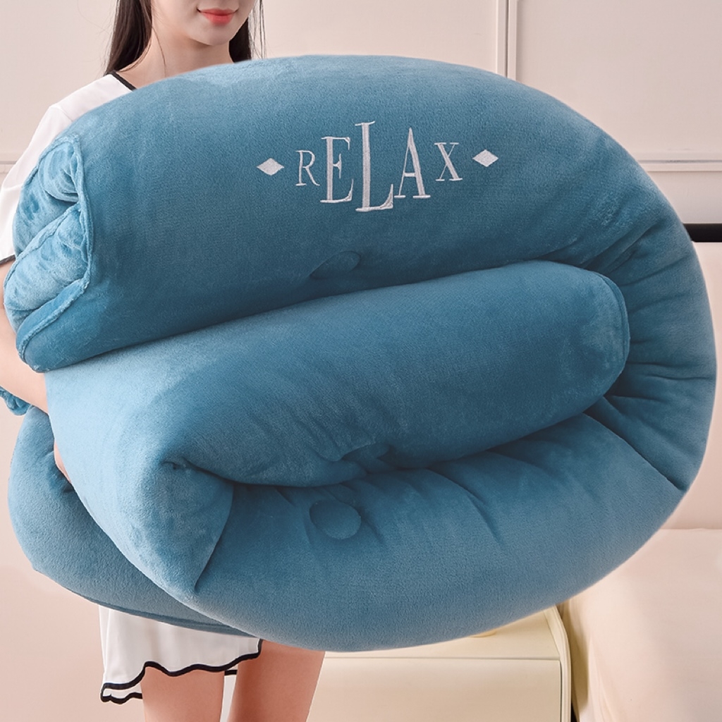 91家纺网 家纺一手货源 找家纺 牛魔王家居 2024新款加厚牛奶绒绣花冬被春秋被大豆被被子 牛奶绒+月光蓝