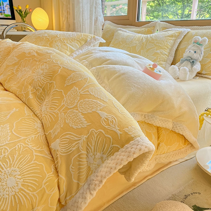 91家纺网 家纺一手货源 找家纺 2024新款简约包边全消光雕花牛奶绒兔兔绒四件套 雕花包边-安妮花苑 黄