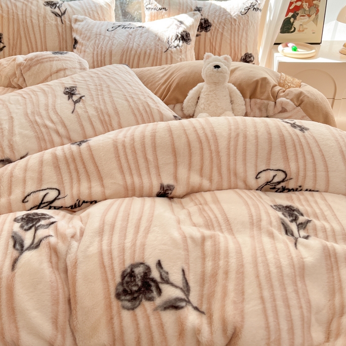 91家纺网 家纺一手货源 找家纺 慕澄家纺 2024新款兔绒牛奶绒加厚保暖印花四件套 线条玫瑰