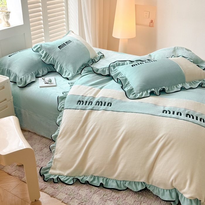 91家纺网 家纺一手货源 找家纺 凯美家居 2024新款牛奶绒刺绣花边四件套-美丽格 美丽格-浅蓝