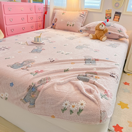 91家纺网 家纺一手货源 找家纺 韩巢家纺 2024新款加厚雪花绒卡通印花保暖床笠三件套 园林