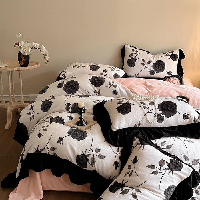 91家纺网 家纺一手货源 找家纺 2024新款加厚保暖高克重法式赫本风牛奶绒四件套 法式-暗夜玫瑰