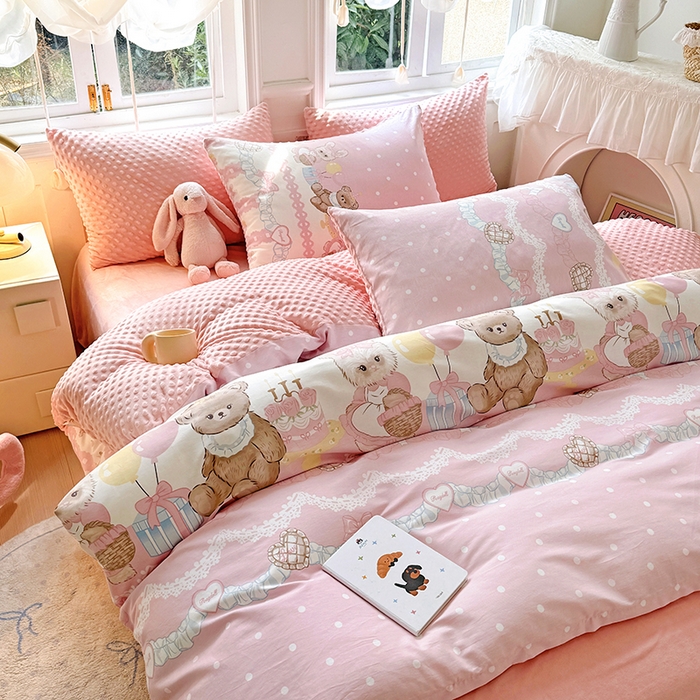 91家纺网 家纺一手货源 找家纺 优迈2024新秋冬加厚保暖全棉+豆豆绒四件套婴儿绒牛奶绒豆豆单被套单人双人加大号棉加绒三件套四件套 萌熊软兔