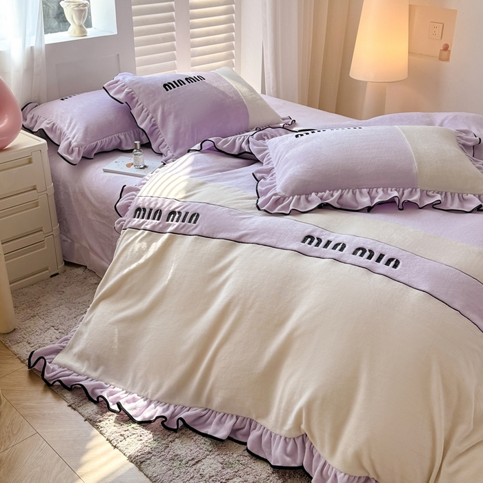 91家纺网 家纺一手货源 找家纺 凯美家居 2024新款牛奶绒刺绣花边四件套-美丽格 美丽格-紫