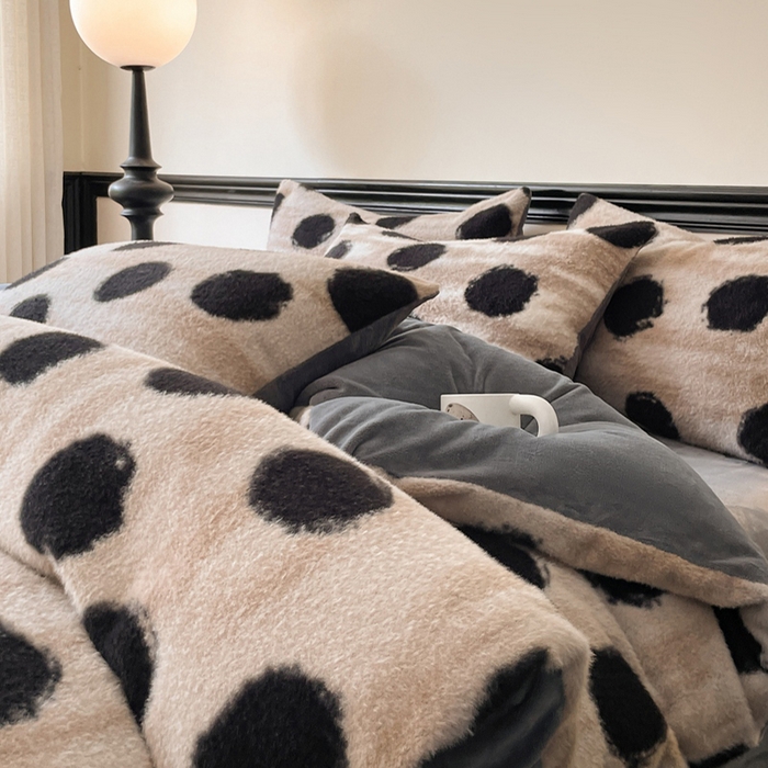 91家纺网 家纺一手货源 找家纺 2025秋冬新品保暖加厚绒类多莉羊绒四件套-【玛丽亚】 鲁克林淡可可