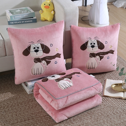 91家纺网 家纺一手货源 找家纺 伊可爱抱枕被 2024新款秋冬精致牛奶绒贴布绣抱枕被-路迪 路迪-玉粉色