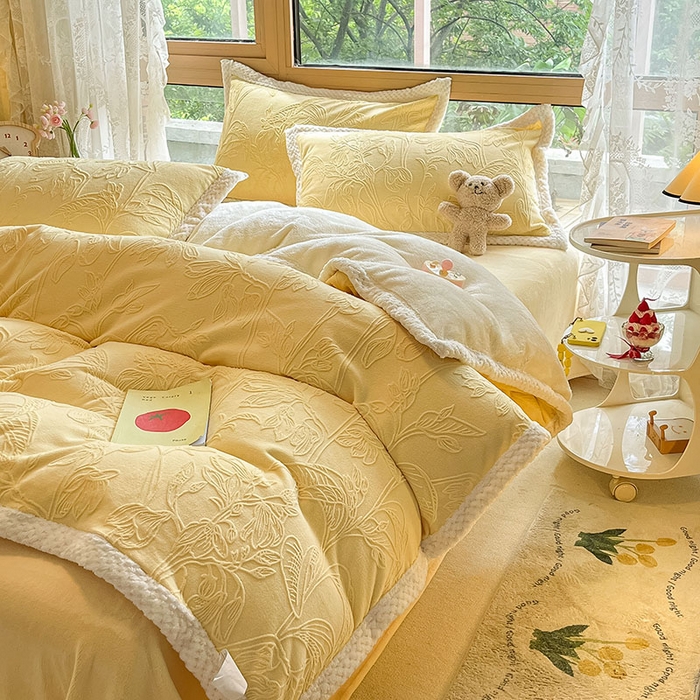 91家纺网 家纺一手货源 找家纺 2024新款简约包边全消光雕花牛奶绒兔兔绒四件套 雕花包边-枝枝叶叶 黄
