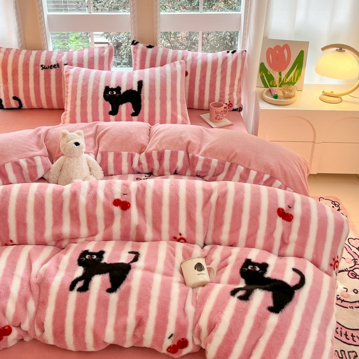 91家纺网 家纺一手货源 找家纺 慕澄家纺 2024新款兔绒牛奶绒加厚保暖印花四件套 黑猫咪咪