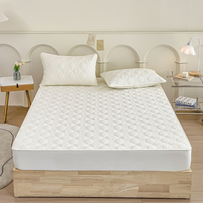 91家纺网 家纺一手货源 找家纺 丝涟家居 2025新款A类亲肤棉防水防污床笠--花朵款 玫瑰花-月光白