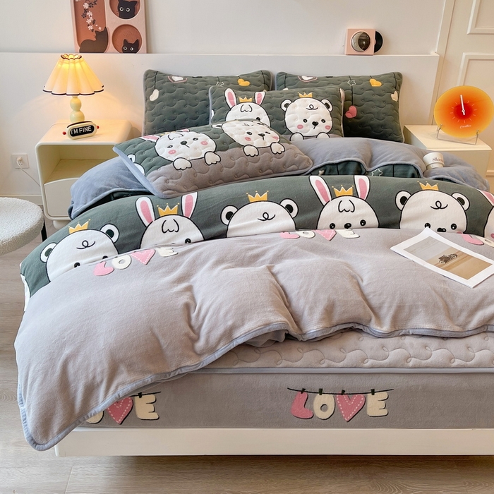 91家纺网 家纺一手货源 找家纺 2024秋冬A类牛奶绒加厚夹棉床笠+牛奶绒被套四件套欢乐派对