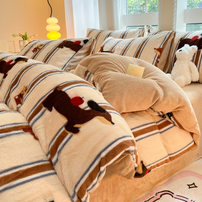 91家纺网 家纺一手货源 找家纺 慕澄家纺 2024新款兔绒牛奶绒加厚保暖印花四件套 腊肠狗