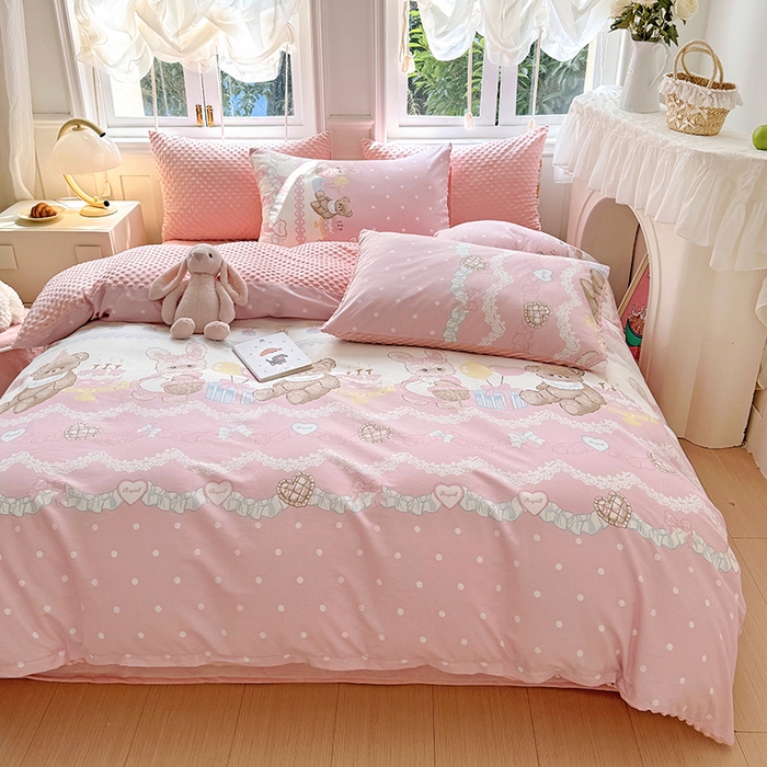 91家纺网 家纺一手货源 找家纺 优迈2024新秋冬加厚保暖全棉+豆豆绒四件套婴儿绒牛奶绒豆豆单被套单人双人加大号棉加绒三件套四件套 萌熊软兔