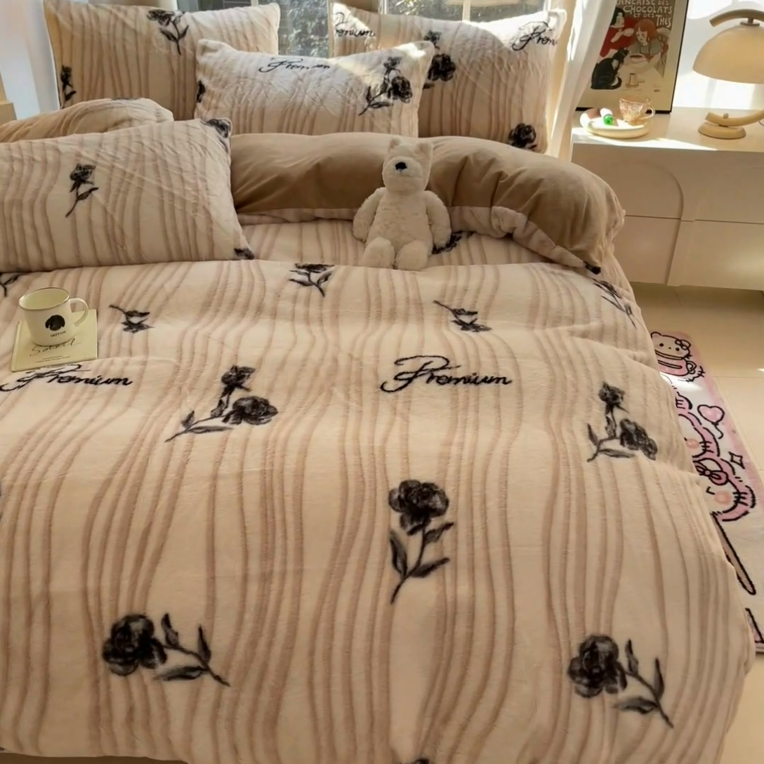 91家纺网 家纺一手货源 找家纺 慕澄家纺 2024新款兔绒牛奶绒加厚保暖印花四件套 线条玫瑰