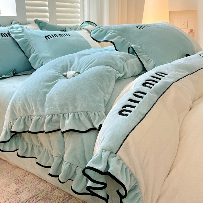 91家纺网 家纺一手货源 找家纺 凯美家居 2024新款牛奶绒刺绣花边四件套-美丽格 美丽格-浅蓝