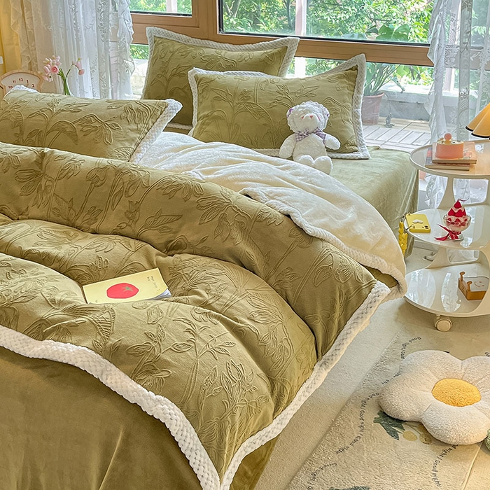 91家纺网 家纺一手货源 找家纺 2024新款简约包边全消光雕花牛奶绒兔兔绒四件套 雕花包边- 枝枝叶叶 海棠绿