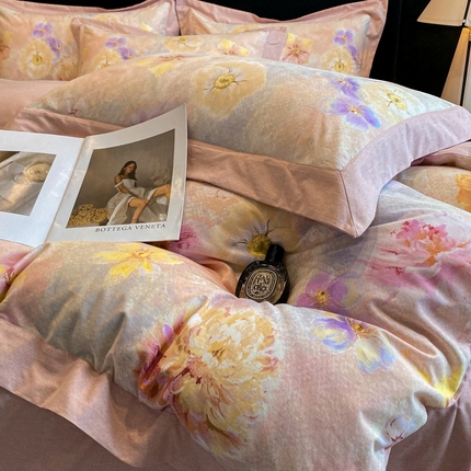 91家纺网 家纺一手货源 找家纺 （总）慕晨 2024新款A类全棉贡缎磨毛数码印花宽边轻奢风中高端四件套直播爆款