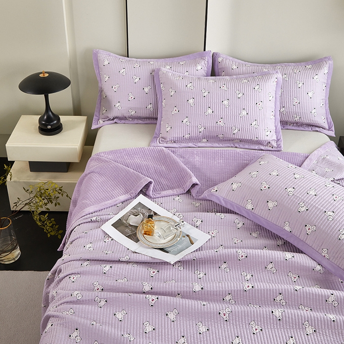 91家纺网 家纺一手货源 找家纺 莎果家纺 2025秋冬一面天丝一面绒高温砂洗床盖三件套 车厘熊仔