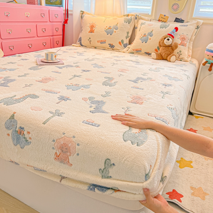 91家纺网 家纺一手货源 找家纺 韩巢家纺 2024新款加厚雪花绒卡通印花保暖床笠三件套 恐龙宝贝(绿)