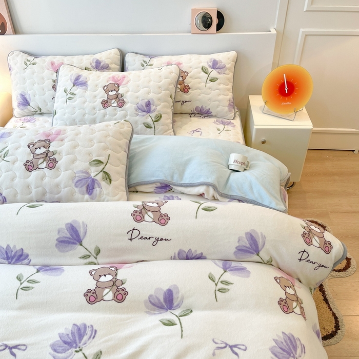 91家纺网 家纺一手货源 找家纺 2024秋冬A类牛奶绒加厚夹棉床笠+牛奶绒被套四件套贝贝熊