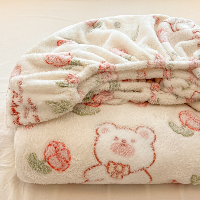 91家纺网 家纺一手货源 找家纺 韩巢家纺 2024新款加厚雪花绒卡通印花保暖床笠三件套 花花世界