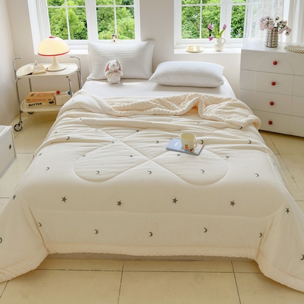 木楌家居 2025新款全棉A类皱皱纱刺绣手包边豆豆被 星柔