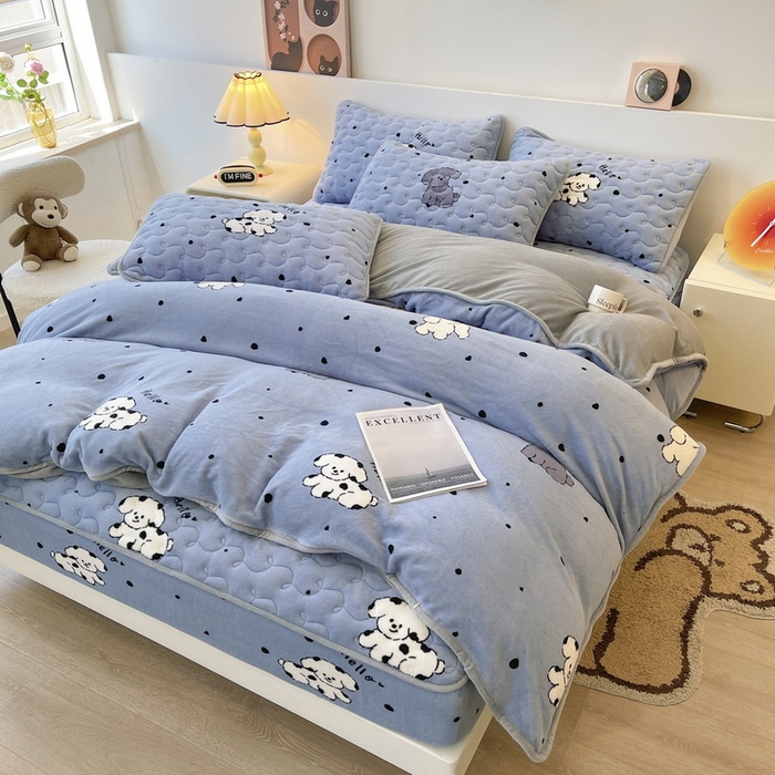 91家纺网 家纺一手货源 找家纺 2024秋冬A类牛奶绒加厚夹棉床笠+牛奶绒被套四件套汪星人