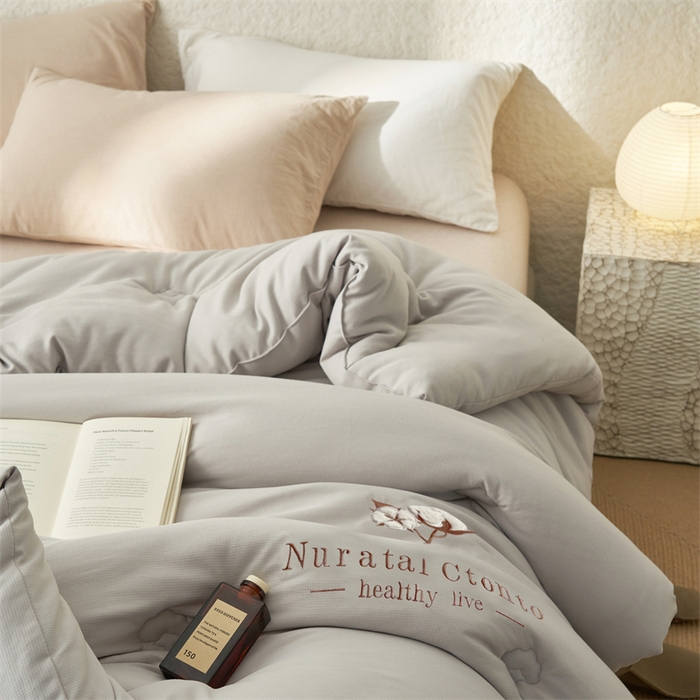 91家纺网 家纺一手货源 找家纺 子由家居 2024新款玉米粒绣花立体绣花100%新疆棉花被被子被芯 立体棉花-浅灰