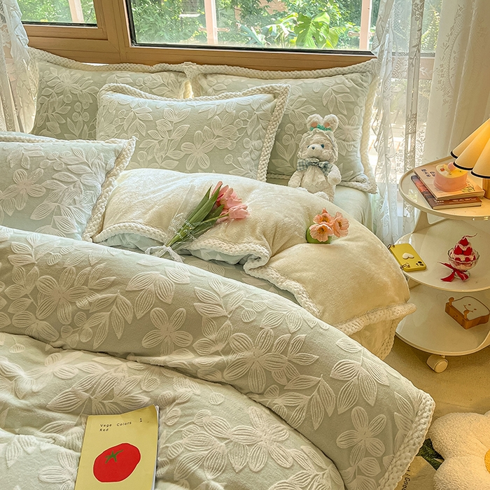 91家纺网 家纺一手货源 找家纺 2024新款简约包边全消光雕花牛奶绒兔兔绒四件套 雕花包边-爱在秋冬 浅绿（新拍）