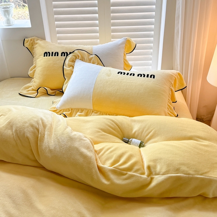 91家纺网 家纺一手货源 找家纺 凯美家居 2024新款牛奶绒刺绣花边四件套-美丽格 美丽格-亮黄