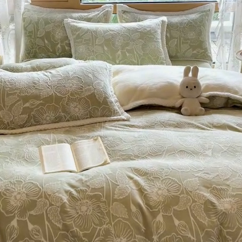 91家纺网 家纺一手货源 找家纺 2024新款简约包边全消光雕花牛奶绒兔兔绒四件套 雕花包边- 安妮花苑 绿