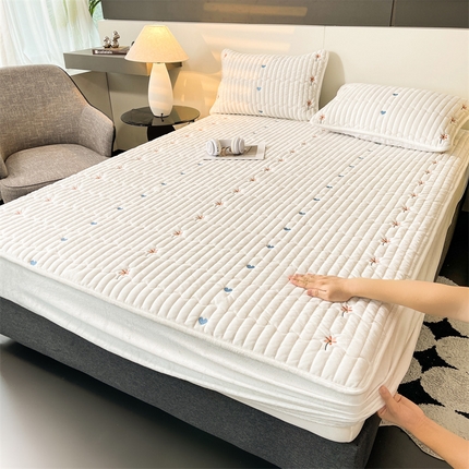 2024新款A类纯色牛奶绒刺绣薄款床垫加厚绒保暖床笠床护垫 艾维-白（床笠款）