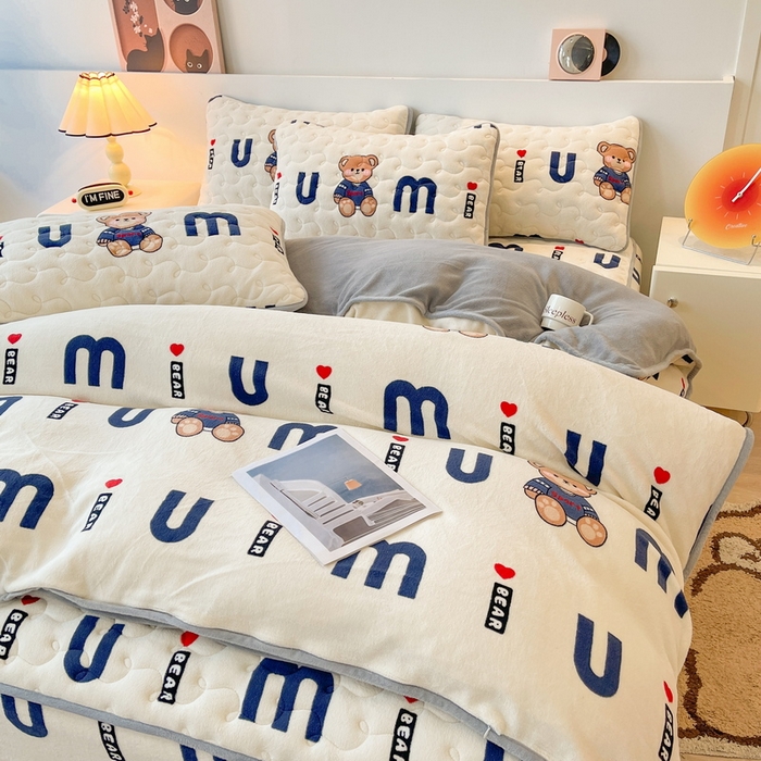 91家纺网 家纺一手货源 找家纺 2024秋冬A类牛奶绒加厚夹棉床笠+牛奶绒被套四件套妙妙熊