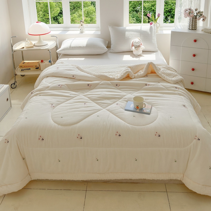 91家纺网 家纺一手货源 找家纺 （总）木楌家居 2025新款全棉A类皱皱纱刺绣手包边豆豆被