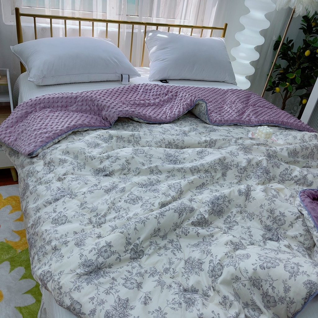 91家纺网 家纺一手货源 找家纺 暖居 2024新款嵌条豆豆被 山茶紫色