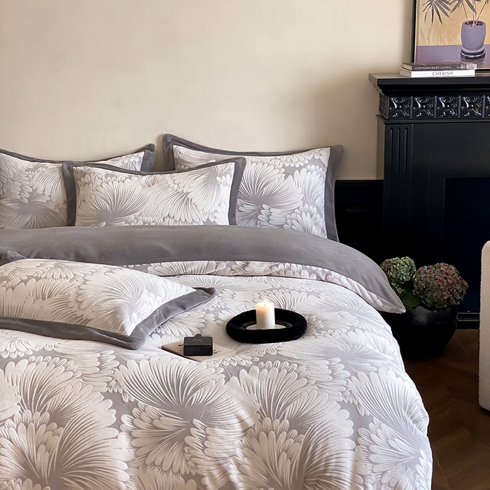 91家纺网 家纺一手货源 找家纺 梦享生活家居 2024新款加厚保暖牛奶绒四件套 烟花-灰