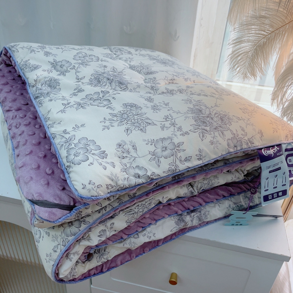 91家纺网 家纺一手货源 找家纺 暖居 2024新款嵌条豆豆被 山茶紫色