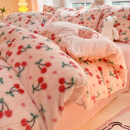 慕澄家纺 2024新款兔绒牛奶绒加厚保暖印花四件套 樱桃小丸子