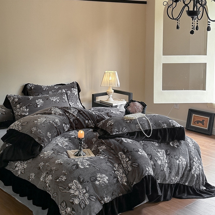 91家纺网 家纺一手货源 找家纺 2024新款加厚保暖高克重法式赫本风牛奶绒四件套 法式-夜幕里