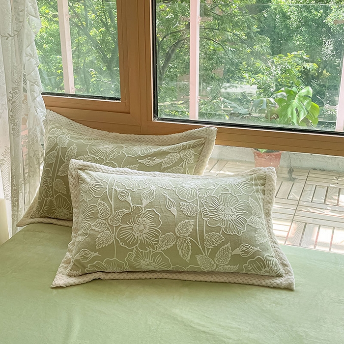 91家纺网 家纺一手货源 找家纺 2024新款简约包边全消光雕花牛奶绒兔兔绒四件套 雕花包边- 安妮花苑 绿