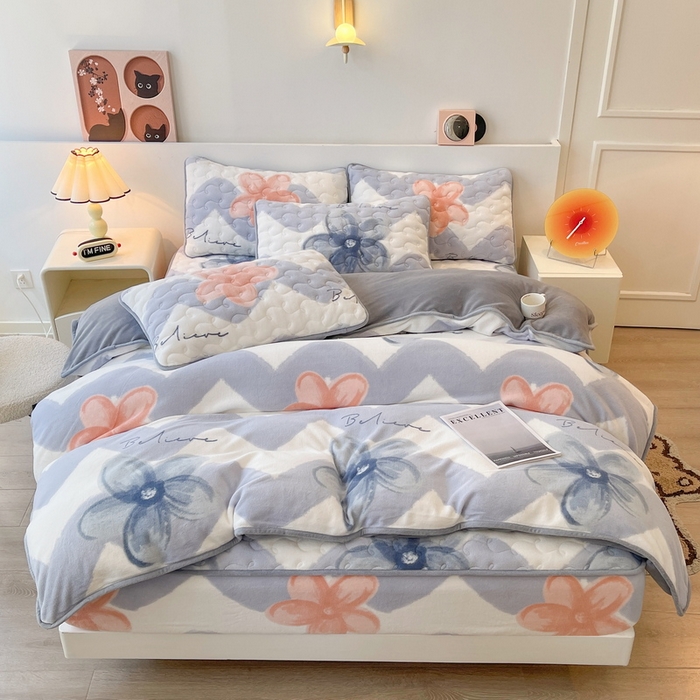 91家纺网 家纺一手货源 找家纺 2024秋冬A类牛奶绒加厚夹棉床笠+牛奶绒被套四件套艾琳娜