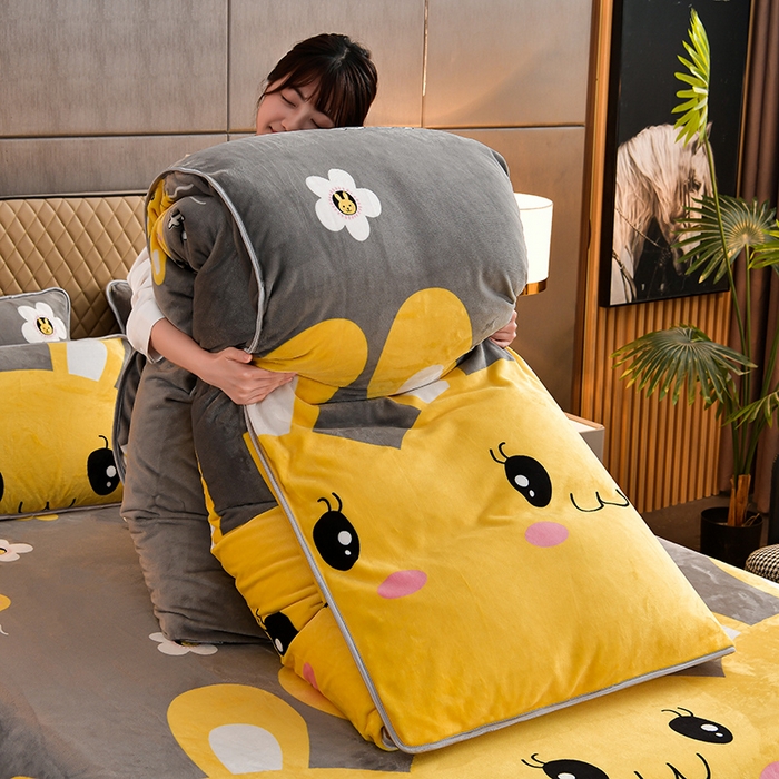 91家纺网 家纺一手货源 找家纺 乐萱 2025新款单被套牛奶绒被罩单件180克 欢乐兔