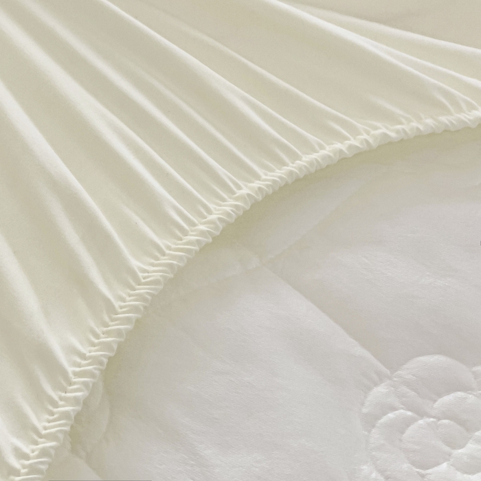 91家纺网 家纺一手货源 找家纺 丝涟家居 2025新款A类亲肤棉防水防污床笠--花朵款 玫瑰花-月光白