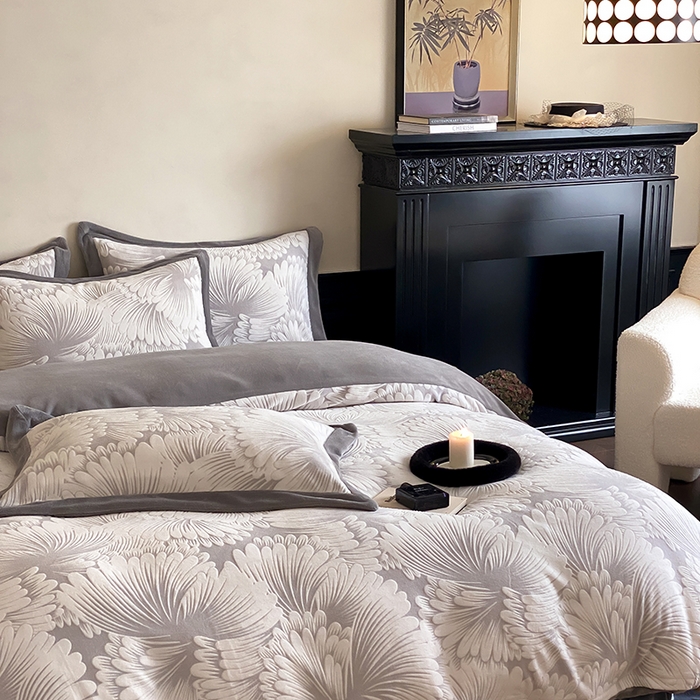 91家纺网 家纺一手货源 找家纺 梦享生活家居 2024新款加厚保暖牛奶绒四件套 烟花-灰