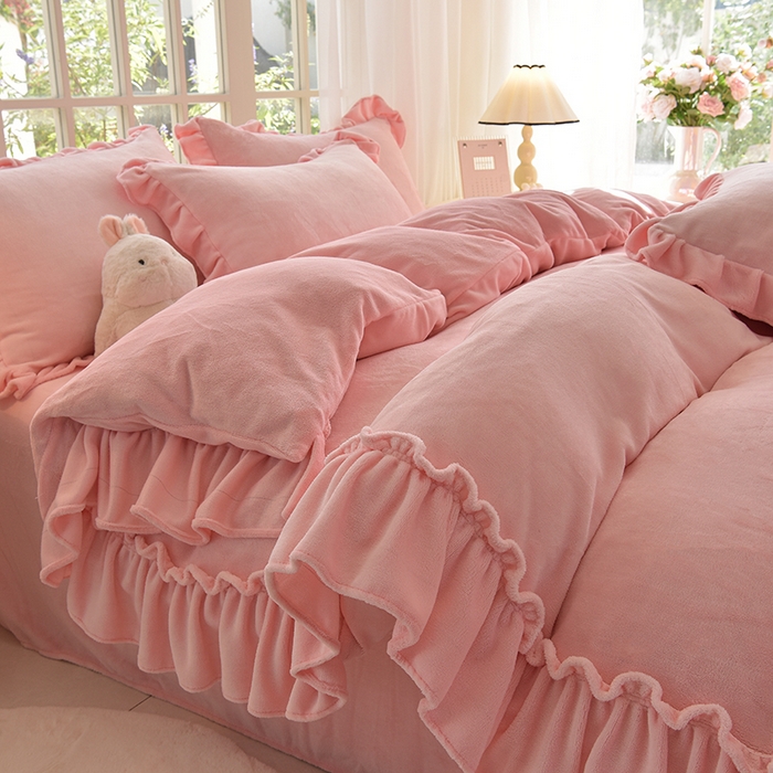 91家纺网 家纺一手货源 找家纺 简爱家纺 2025新款轻奢欧式加厚高克重牛奶绒四件套 桃桃粉