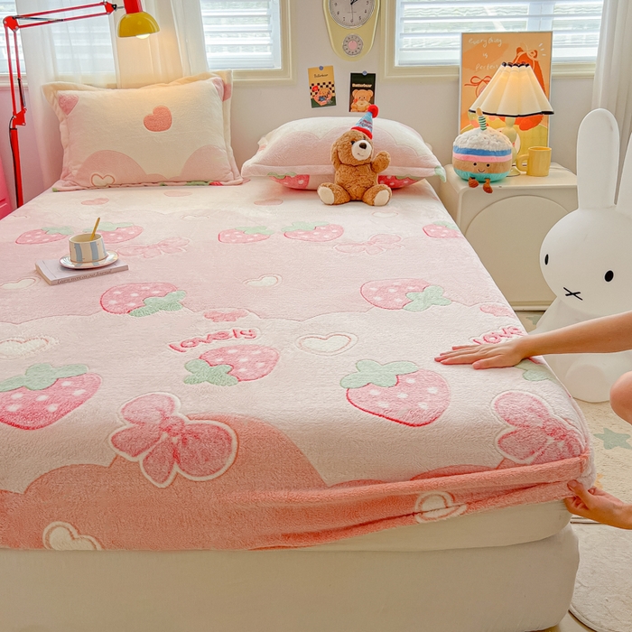 91家纺网 家纺一手货源 找家纺 韩巢家纺 2024新款加厚雪花绒卡通印花保暖床笠三件套 蝶雅