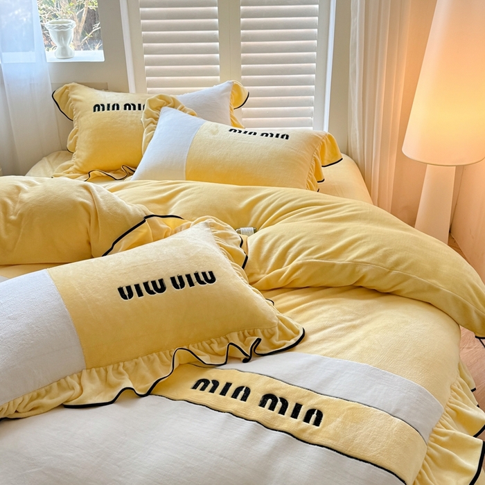 91家纺网 家纺一手货源 找家纺 凯美家居 2024新款牛奶绒刺绣花边四件套-美丽格 美丽格-亮黄