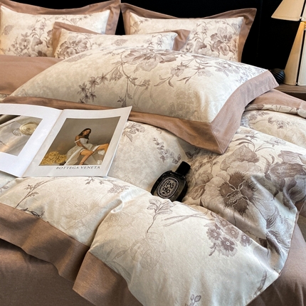 91家纺网 家纺一手货源 找家纺 （总）慕晨 2024新款A类全棉贡缎磨毛数码印花宽边轻奢风中高端四件套直播爆款