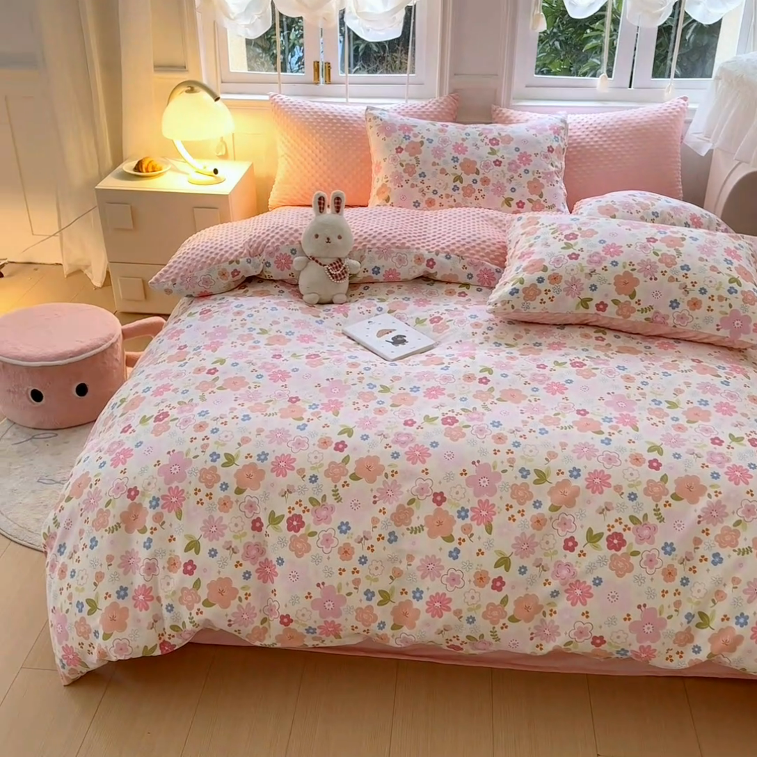 91家纺网 家纺一手货源 找家纺 优迈2024新秋冬加厚保暖全棉+豆豆绒四件套婴儿绒牛奶绒豆豆单被套单人双人加大号棉加绒三件套四件套 粉色浪漫