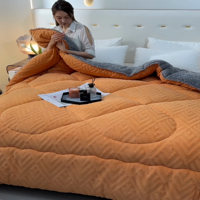 91家纺网 家纺一手货源 找家纺 锦逸家居 2025新款剪花牛奶绒冬被纯色冬被雕花牛奶绒冬被被子被芯春秋被 柠檬黄