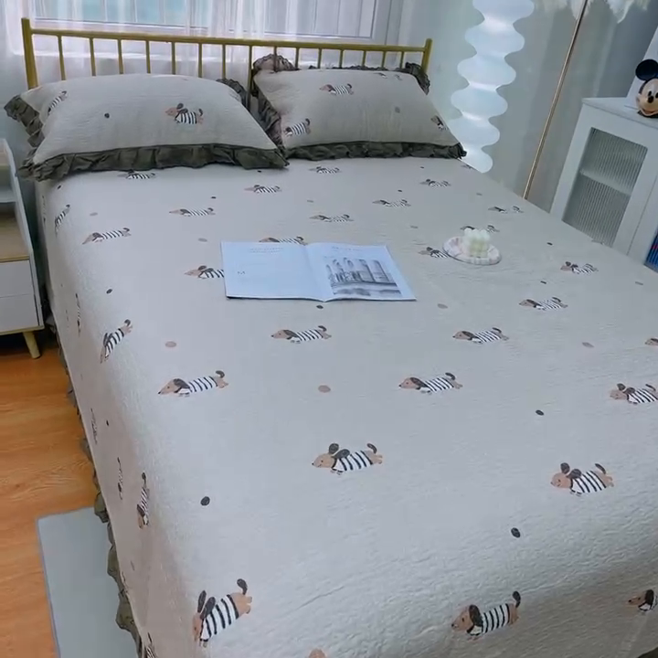 91家纺网 家纺一手货源 找家纺 2024新款亲肤舒适法式床盖三件套 拉拉狗